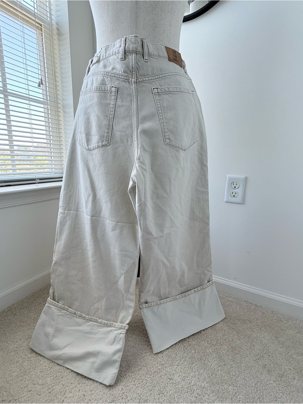 NWT Free People Final Countdown Cuffed Boyfriend Jeans in shade Big Ban - Picture 4 of 15